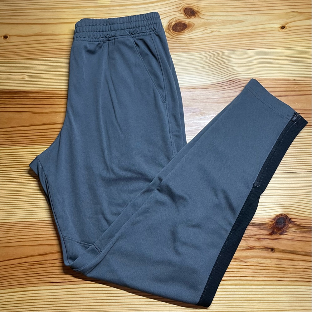 Under Armour Fitted Jogger (Large)